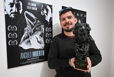 Cristian Beteta amb el Goya al millor curtmetratge de ficció . Eix